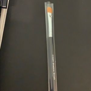 Younique cream shadow brush